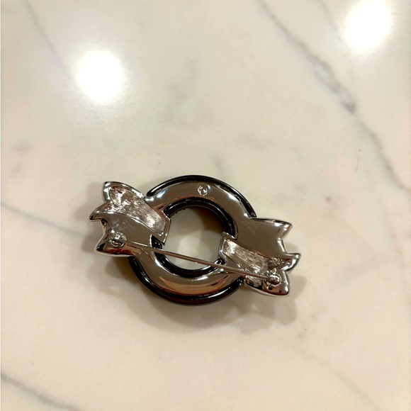 SWAROVSKI•crystal two tone wreath & ribbon pin brooch EUC - Picture 4 of 5